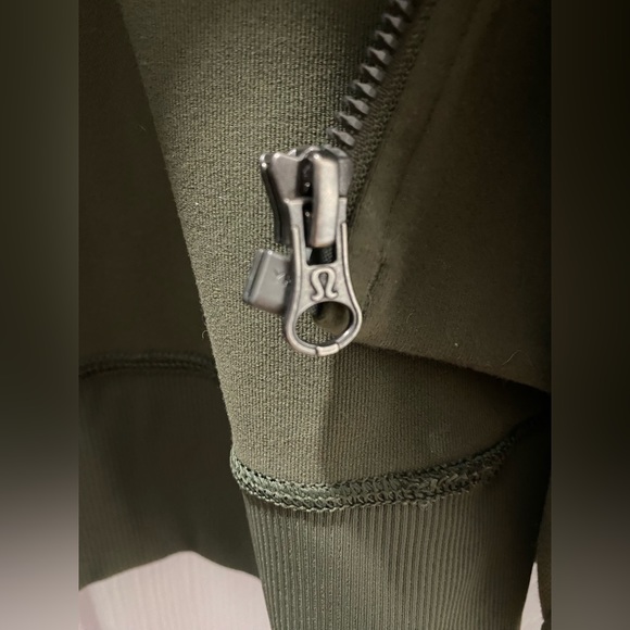 Lululemon jacket size 4 - Picture 3 of 8